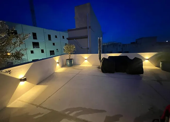 Dom wakacyjny Dar Barbara Duplex 2 Double Bedrooms,2 Sofa Beds Large House With Terrace Roof Views Of Valletta Cospicua