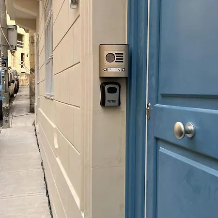Dar Barbara Duplex 2 Double Bedrooms,2 Sofa Beds Large House With Terrace Roof Views Of Valletta בית נופש Cospicua